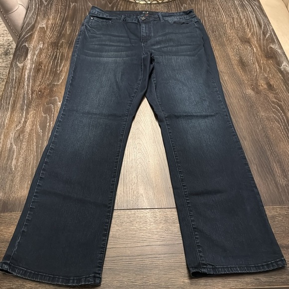 🔴🔴 EARL JEANS SLIM BOOTCUT JEANS SIZE 18W - Picture 1 of 7